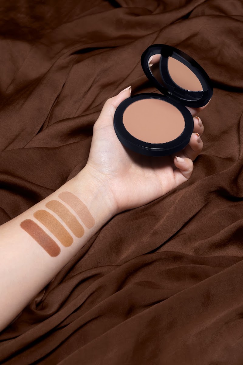 Corselette Bronzer swatches