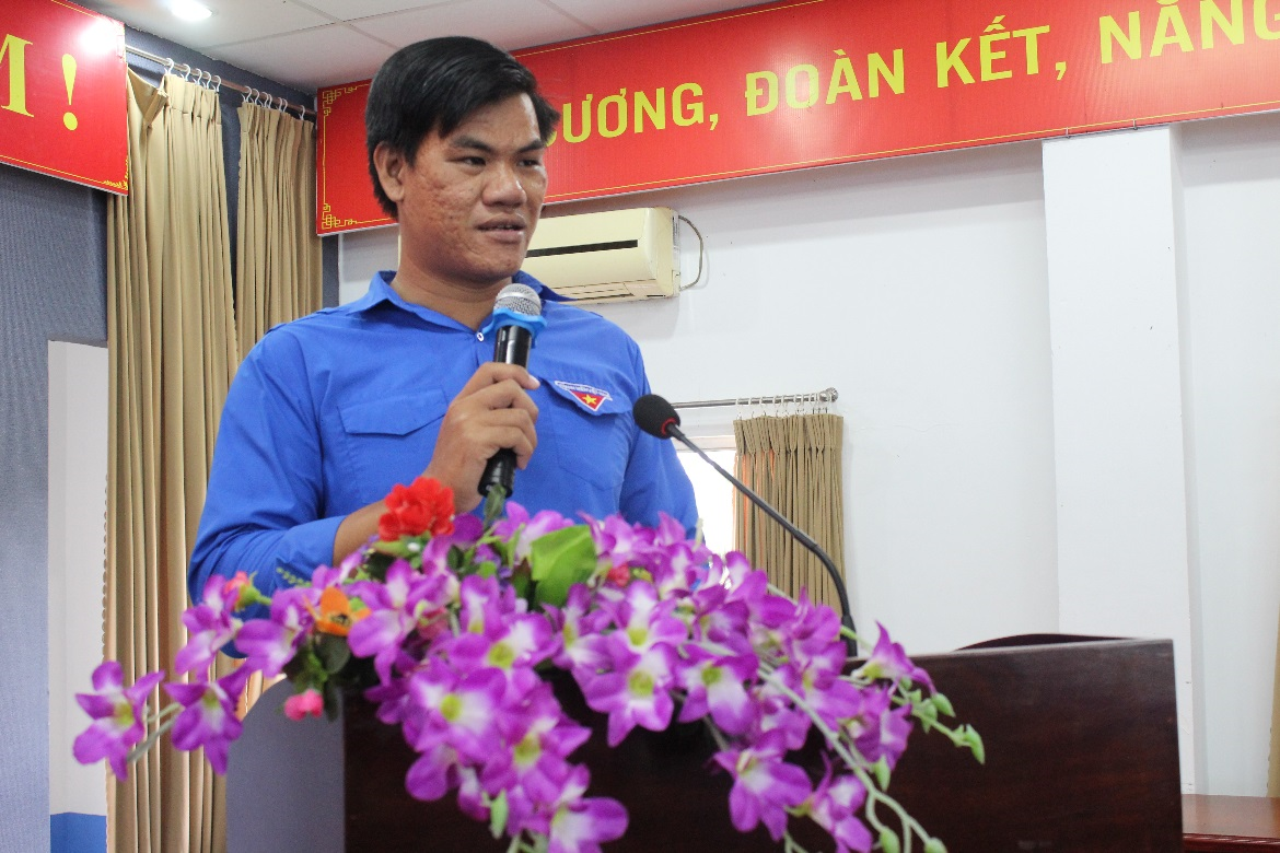 Báo cáo viên Hứa Khoa Nam – Phó Bí thư Đoàn trường tại chương trình