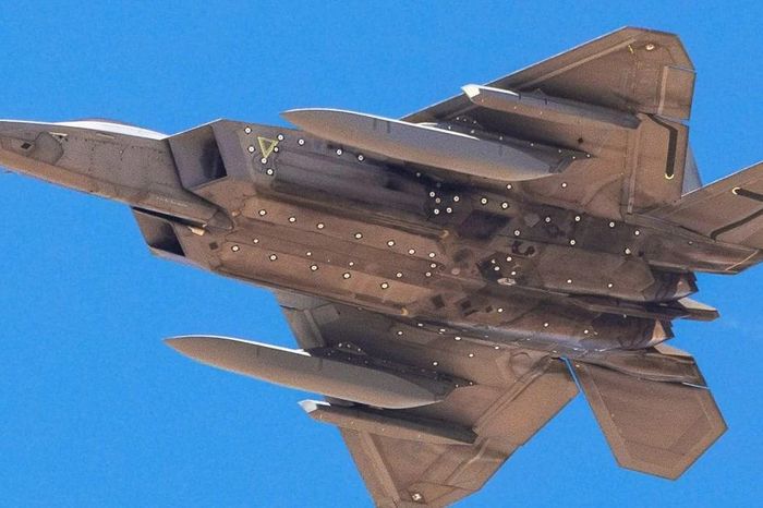 Tiêm kích tàng hình F-22 Raptor lộ diện phiên bản 2.0 - Báo Tri thức &amp; Cuộc sống
