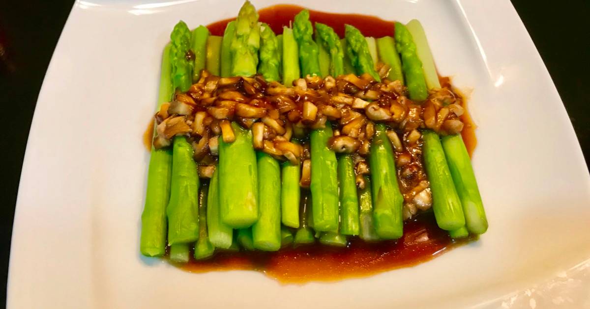 Măng tây sốt nấm