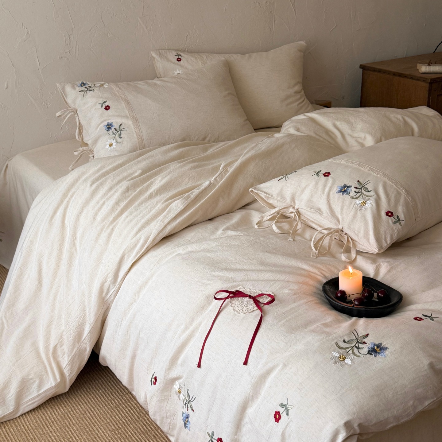 Cotton-linen bedding with embroidery, 20% linen