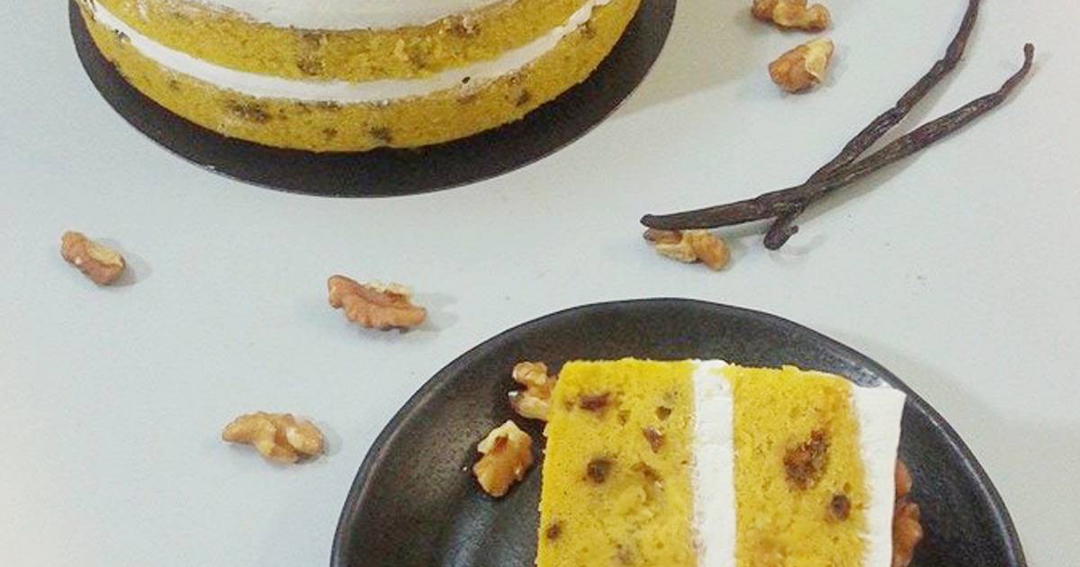 Bánh bông lan bí đỏ và quả khô