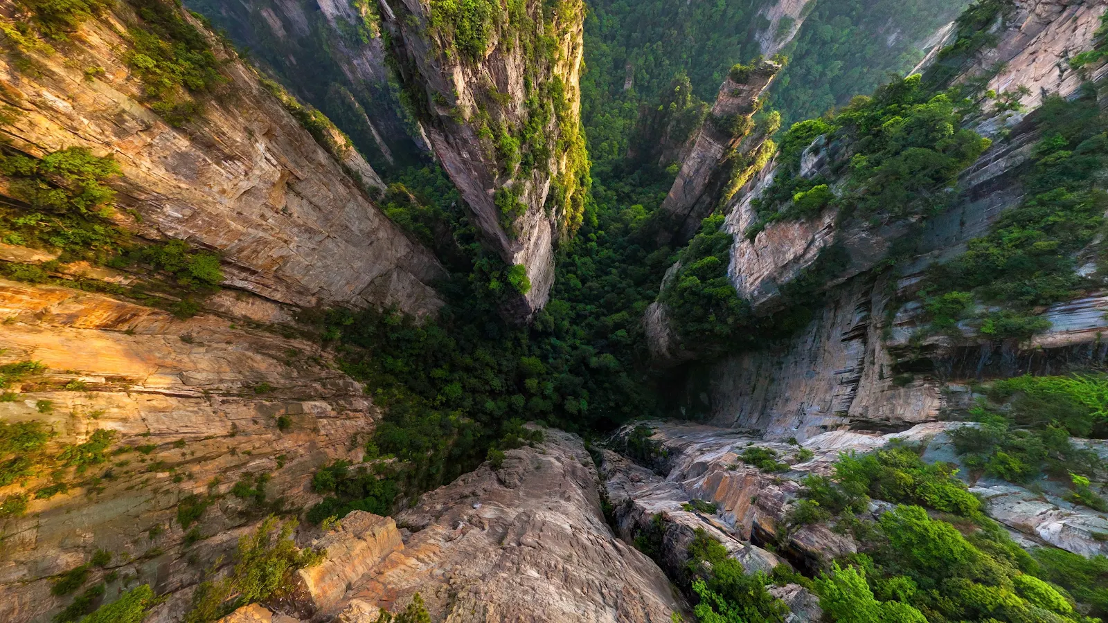 Zhangjiajie National Forest Park - Landscape Photography 4K Wallpaper (3840x2160)