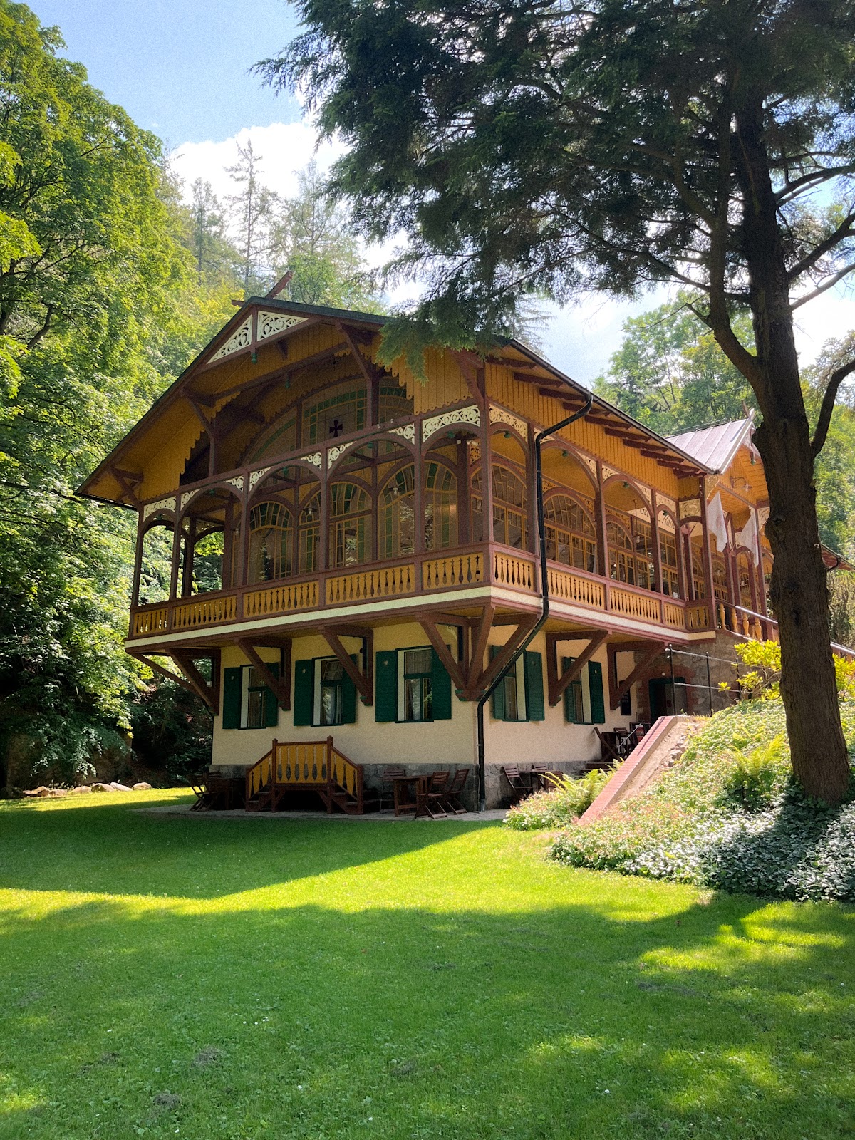 Historická dřevěná vila Tančírna v Račím údolí