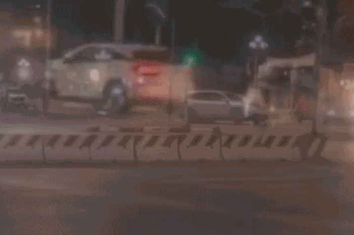 Thêm góc quay vụ tài xế Lexus RX350 'buồn ngủ' húc bay hàng loạt phương tiện rồi lật ngửa trên phố Trung Kính, Hà Nội - Tạp chí Thương Gia