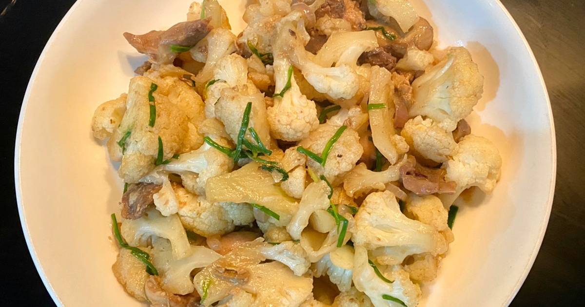Súp lơ trắng xào lòng gà
