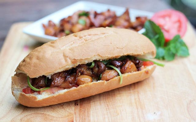 Bánh Mỳ Kẹp Thịt Gà Sốt Teriyaki