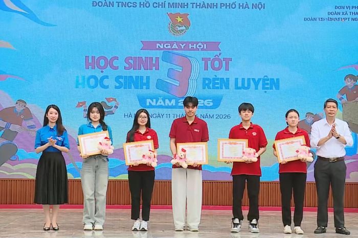 Tuyên dương 68 'học sinh 3 rèn luyện', 'học sinh 3 tốt' cấp Thành phố - Đài Phát thanh và truyền hình Hà Nội