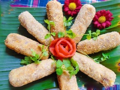 Bánh khoai môn chiên giòn béo với những miếng khoai bùi bùi, ngọt dịu, có lớp vỏ ngoài hơi giòn, bao lấy nhân trong bùi thơm. Món này có thể ăn chơi hay ăn sáng đều được.