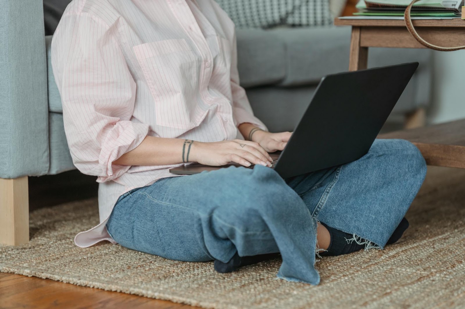 Various affordable smart home devices seamlessly connected via the Matter standard, a key part of the Smart Home Revolution 2026.