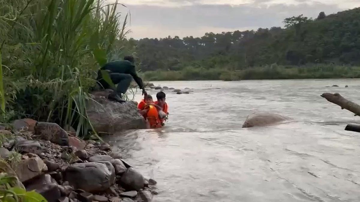 [Video] Tìm thấy nạn nhân cuối cùng trong vụ đuối nước trên sông Đồng Nai - Báo Nhân Dân