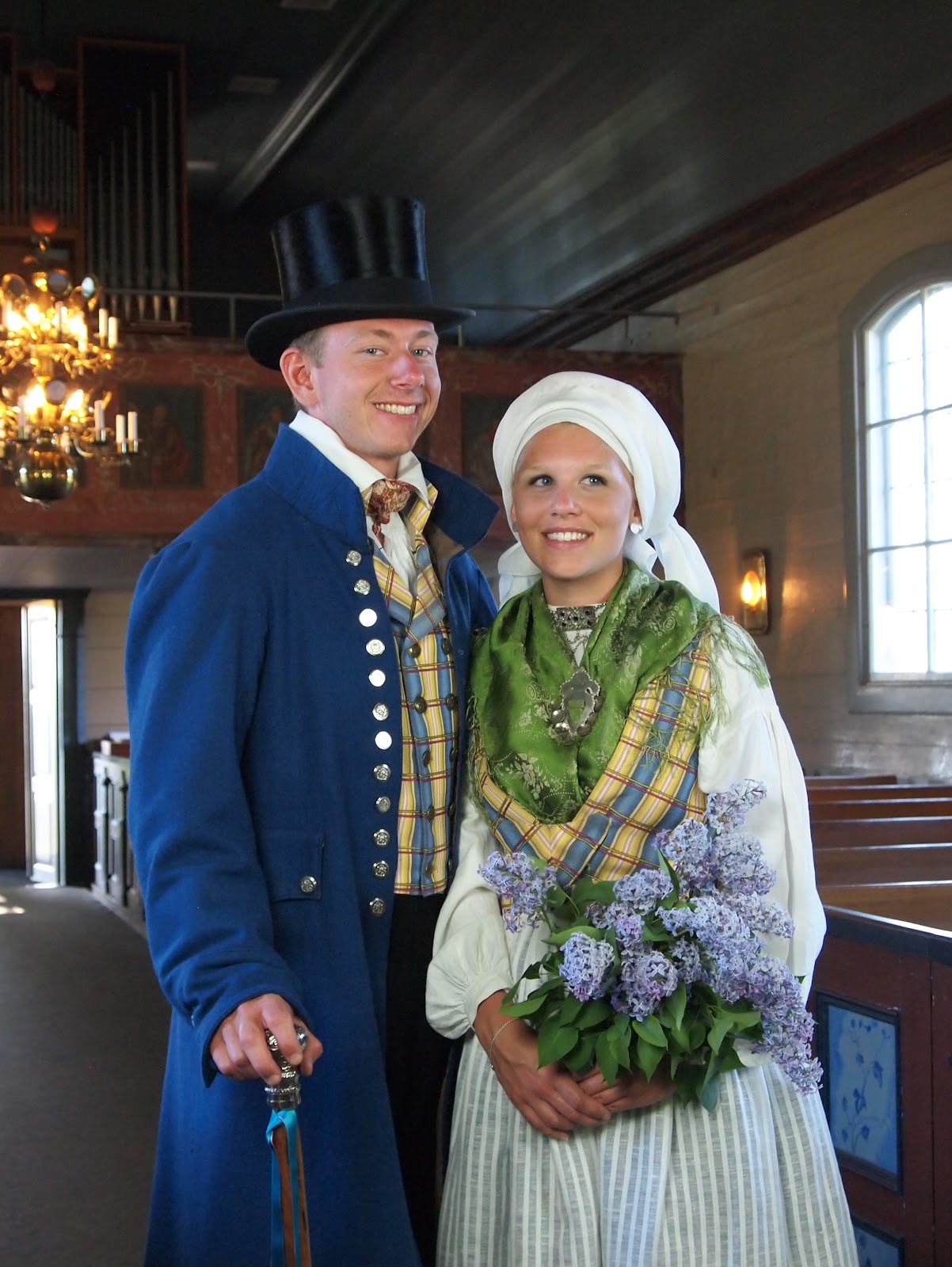 Småland, Östbo. Tyg till väst och livstycke efter förlaga på Appladalen i Värnamo. Livstycket finns bevarat, västen finns upprit.