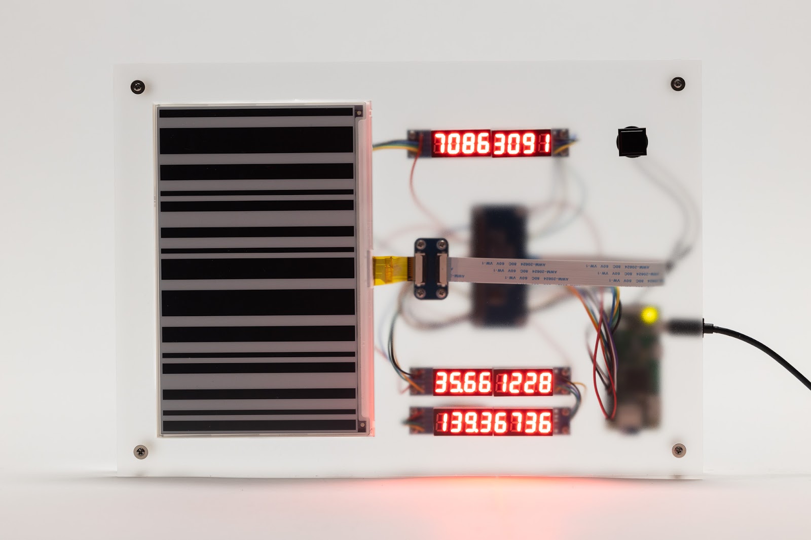 電子ペーパーを用いた環境決定的変数による装置統合型ビジュアル生成手法の研究-thumb-2