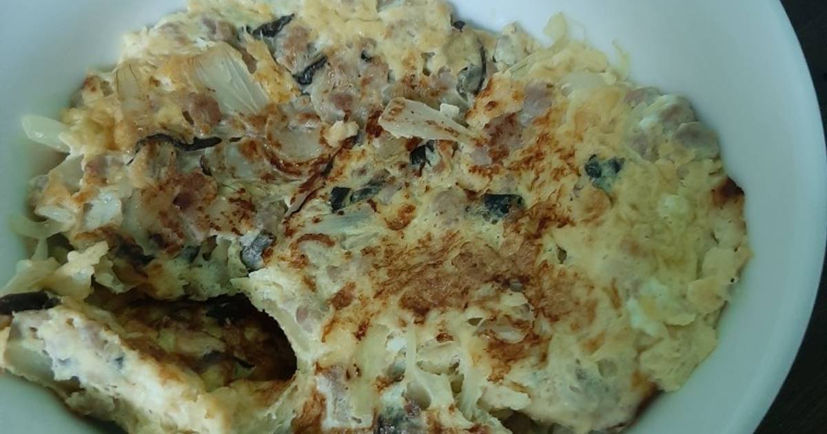 Trứng chiên tôm (thịt) cùng hành tây