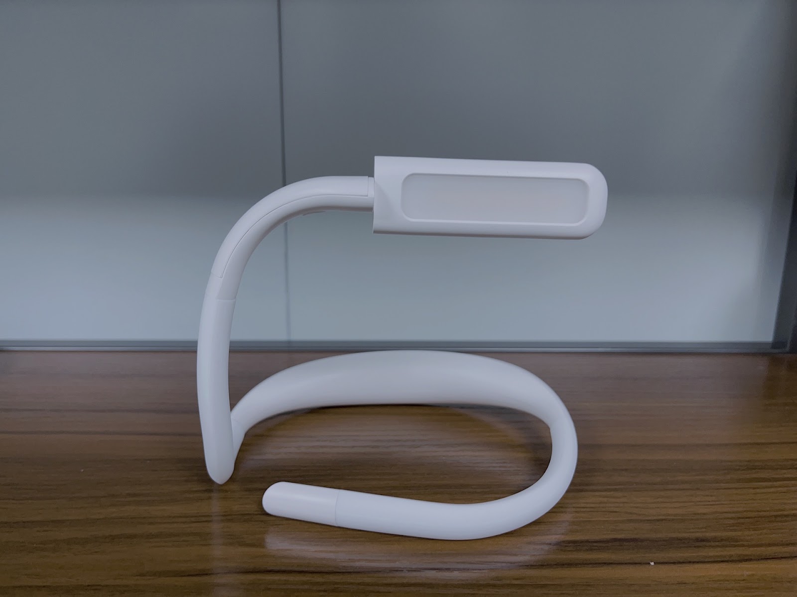 Foldable, rechargeable neck reading lamp