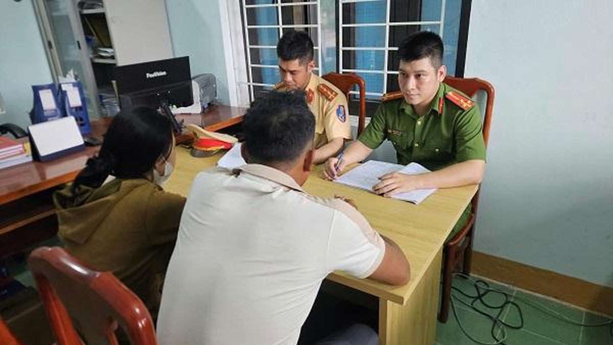 Xử lý người phụ nữ lao ra chặn đầu ô tô, nằm giữa đường ở Quảng Trị - Báo Pháp Luật Việt Nam
