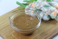 Cách làm nước chấm tương đậu phộng cho gỏi cuốn thật là đơn giản mà chẳng cầu kì mà lại làm cho người ăn tấm tắc khen ngon. Nếu bạn chưa từng thưởng thức qua tương đậu phộng kiểu này thì đảm bảo sau khi ăn rồi bạn sẽ nghiền món nước chấm này luôn đó. Hãy thử làm và cảm nhận nhé!