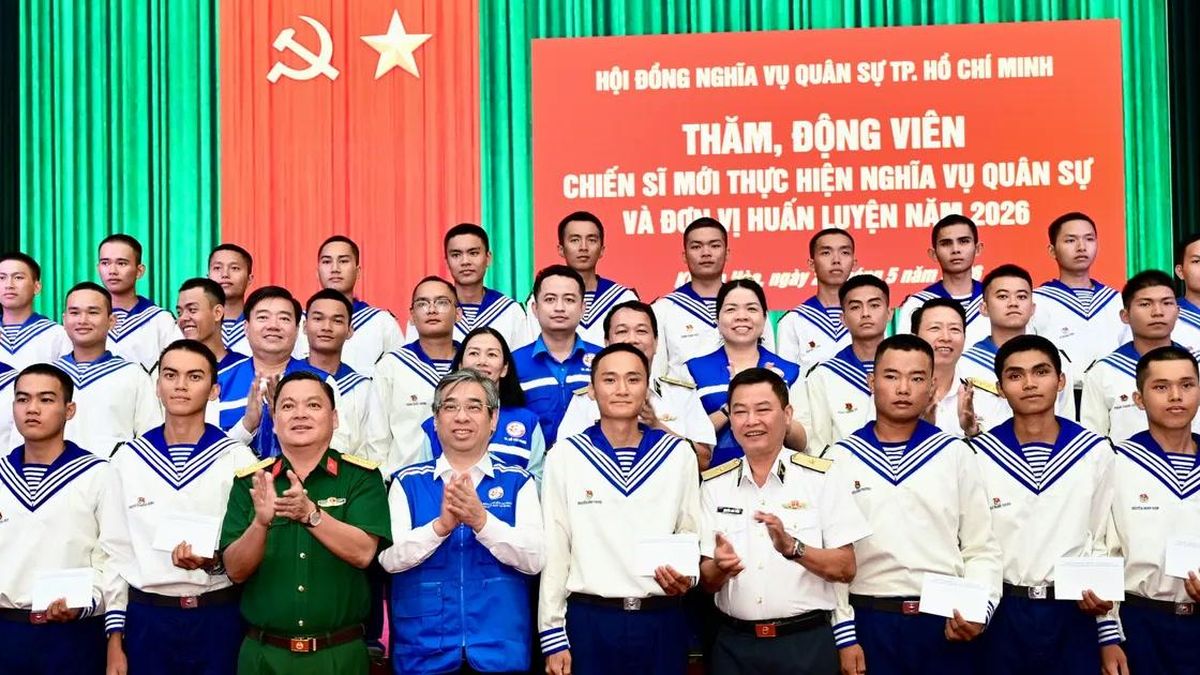 Lãnh đạo TPHCM thăm, động viên chiến sĩ mới thực hiện nghĩa vụ quân sự - Báo Sài Gòn Giải Phóng