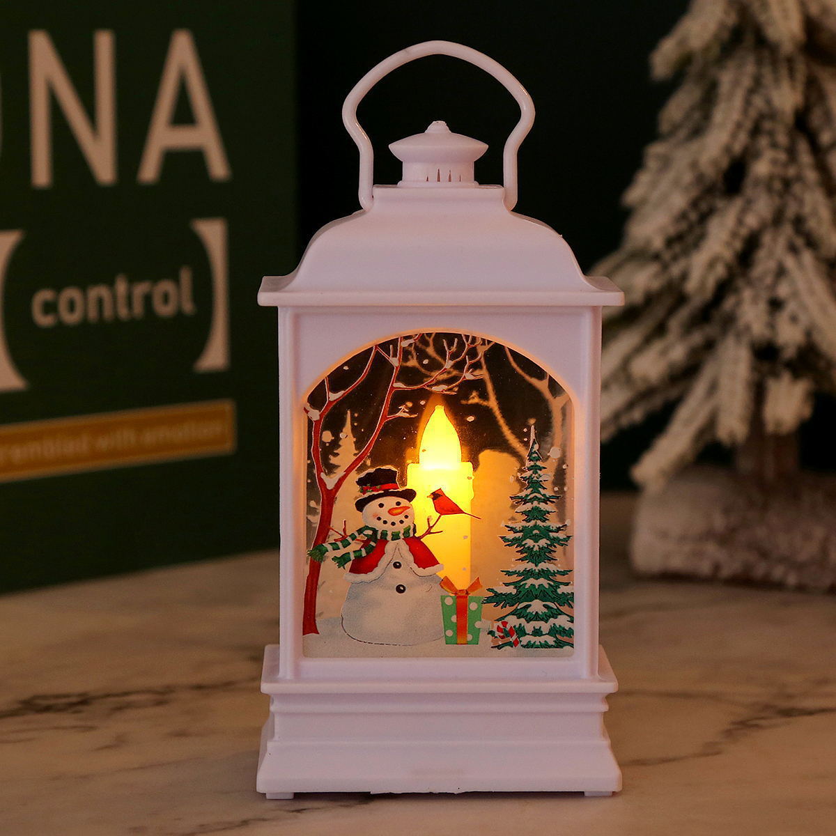 Dekorative Weihnachts-Laterne mit LED-Beleuchtung