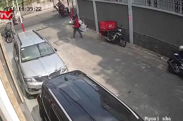Bắt kẻ trộm xe máy cùng giỏ chứa hàng của shipper | ATV ngày 20/4/2026 - Chuyên trang An Ninh Thủ Đô - Báo Công an nhân dân