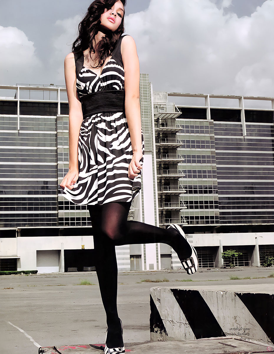  Front11 : Sarah Ball 