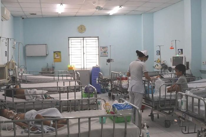 Bộ Y tế yêu cầu triển khai các biện pháp phòng, chống khẩn cấp để tránh 'dịch chồng dịch' - Báo Nhân Dân