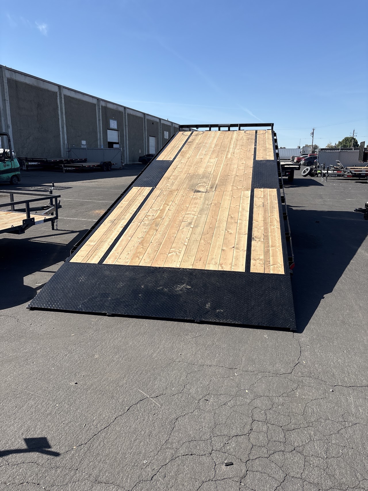 8'6" x 22' Blackhawk Deckover Power Tilt bed Tandem Axle