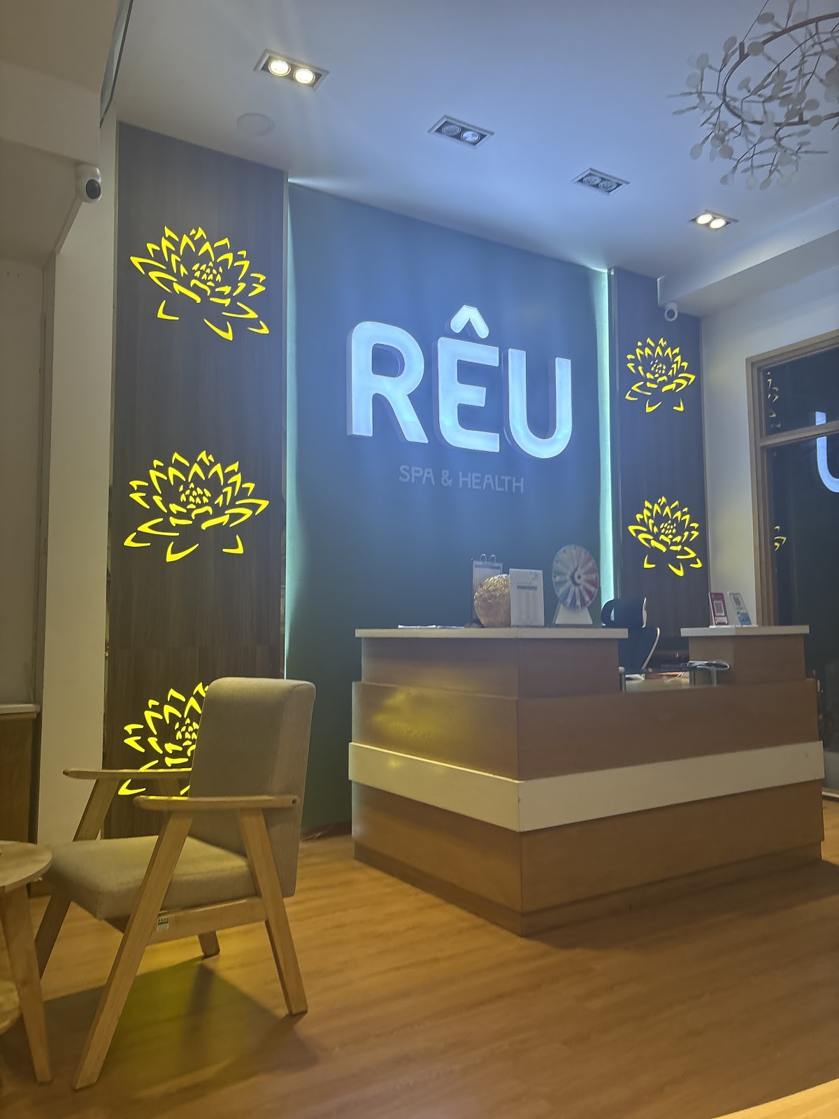 Gội Đầu Dưỡng Sinh – Trị Liệu Cổ Vai Gáy – RÊU Spa Quận 10