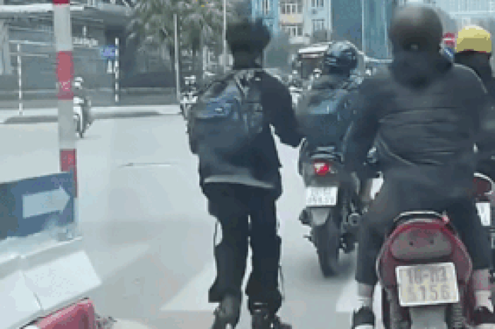 Nam sinh gây bức xúc trên đường, dân tình vội nhắc nhở phụ huynh để chấn chỉnh - Tạp chí SaoStar