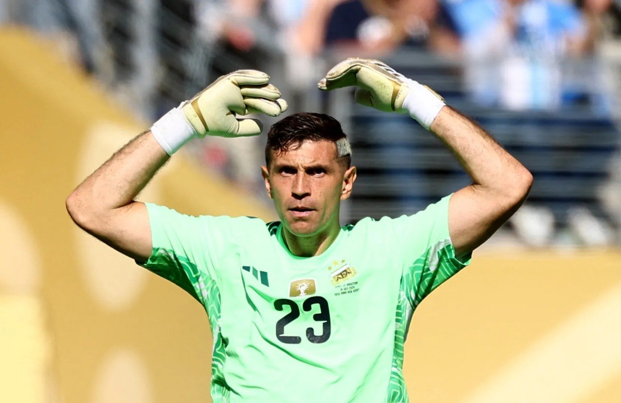 Emi Martinez Joins Chelsea in Significant Goalkeeper Move
