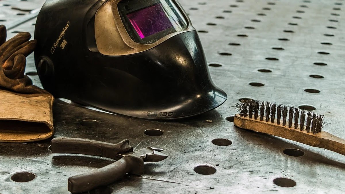 사회비교이론이 직장 내 인간관계와 자기평가에 미치는 영향