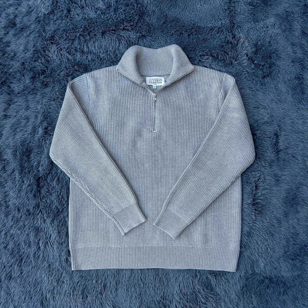 Unisex knitted sweater with zipper