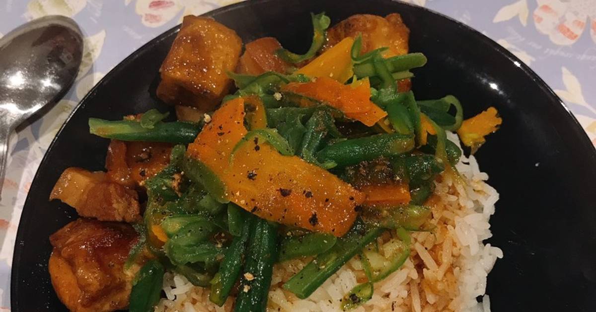 Thịt kho tiêu đậu hũ
Đậu que xào cà rốt
Cơm trắng