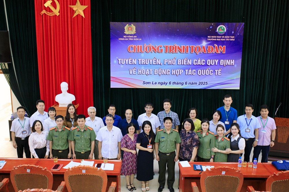 Trường Đại học Tây Bắc phối hợp với Phòng An ninh đối ngoại - Công an tỉnh Sơn La tổ chức buổi tọa đàm, tuyên truyền, phổ biến các quy định về hoạt động hợp tác Quốc tế