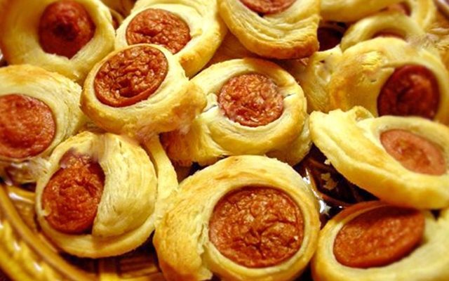 Xúc Xích Nướng Hình Nút Chai