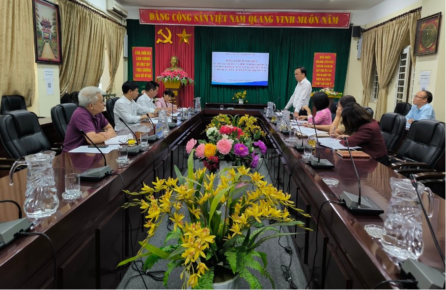 Đồng chí Hà Trung Chiến - Ủy viên BTV Tỉnh ủy, Bí thư Thành ủy, Chủ tịch HĐND thành phố Sơn La làm việc với Đảng bộ Trường Đại học Tây Bắc