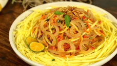 Cách làm món bì lợn trộn xoài rất nhanh và đơn giản phải không nào, hãy thêm món này vào danh sách các món nhậu nhé, đảm bảo bạn bè và ông xã bạn sẽ rất thích vì mùi vị hấp dẫn, vừa đủ mặn ngọt chua cay vừa giòn giòn sần sật khi ăn, đúng là món ngon khó cưỡng! Rảnh rỗi các bạn nhớ phải ghi thêm điểm nhờ những món ngon với bì lợn đơn giản này nhé.