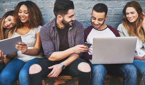 Diversos estudiantes tomando clases de inglés en línea desde CDMX con profesores certificados