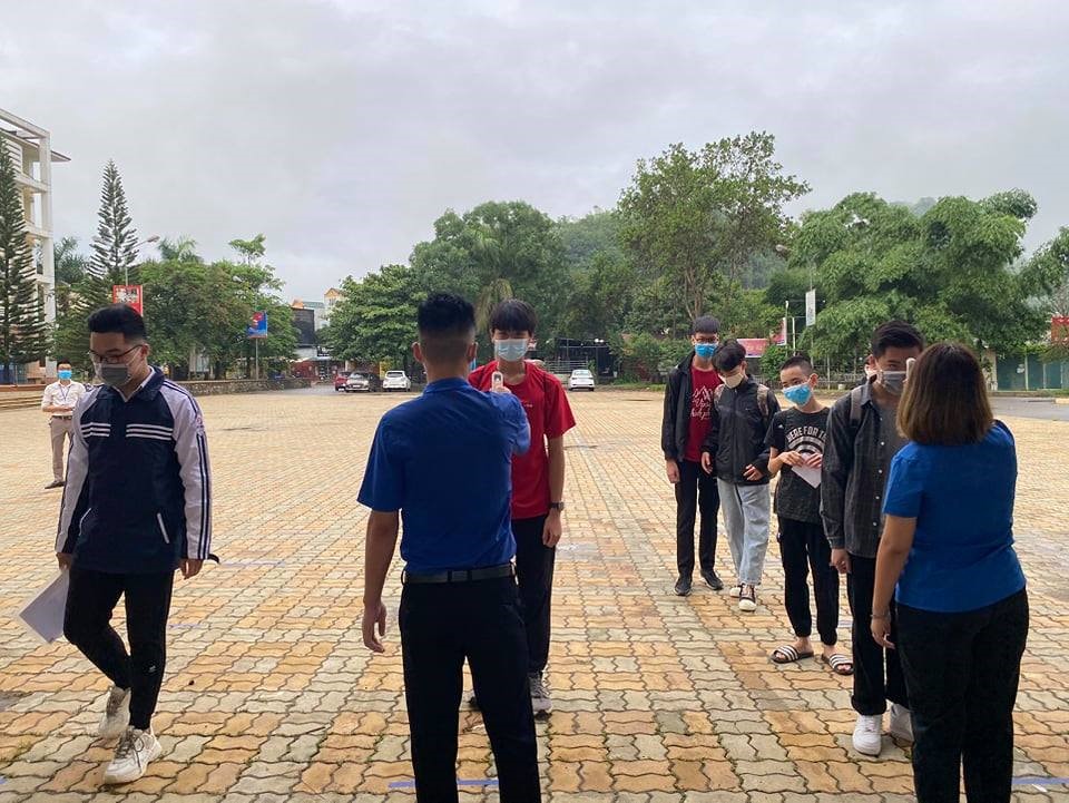 Công tác tổ chức phòng, chống dịch Covid-19, đảm bảo an ninh trật tự và an toàn giao thông trong kỳ thi tuyển sinh vào lớp 6, lớp 10 Trường TH, THCS, THPT Chu Văn An