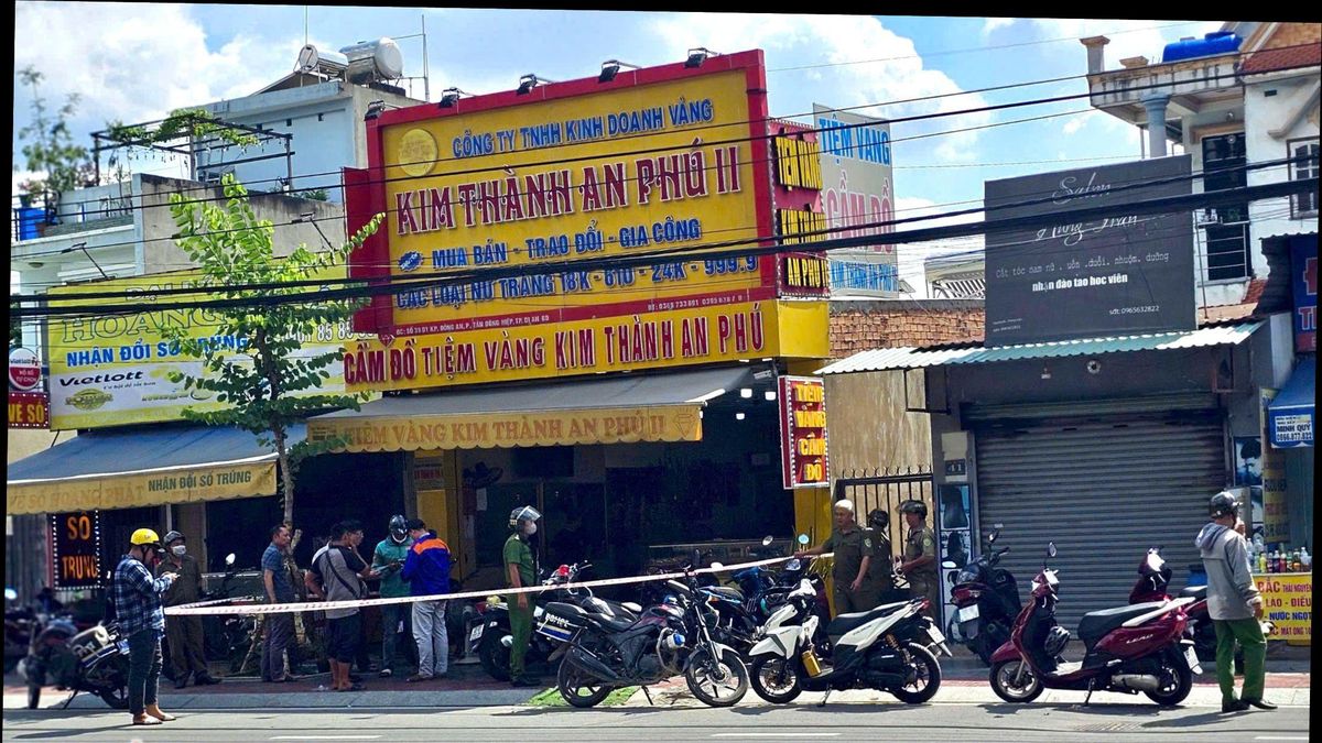 Thiếu nợ, lên mạng rủ đồng bọn cướp tiệm vàng ở TP.HCM - Báo Pháp Luật TP.HCM