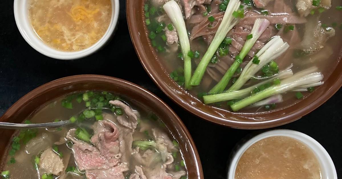 Phở gạo lứt bò tái gân