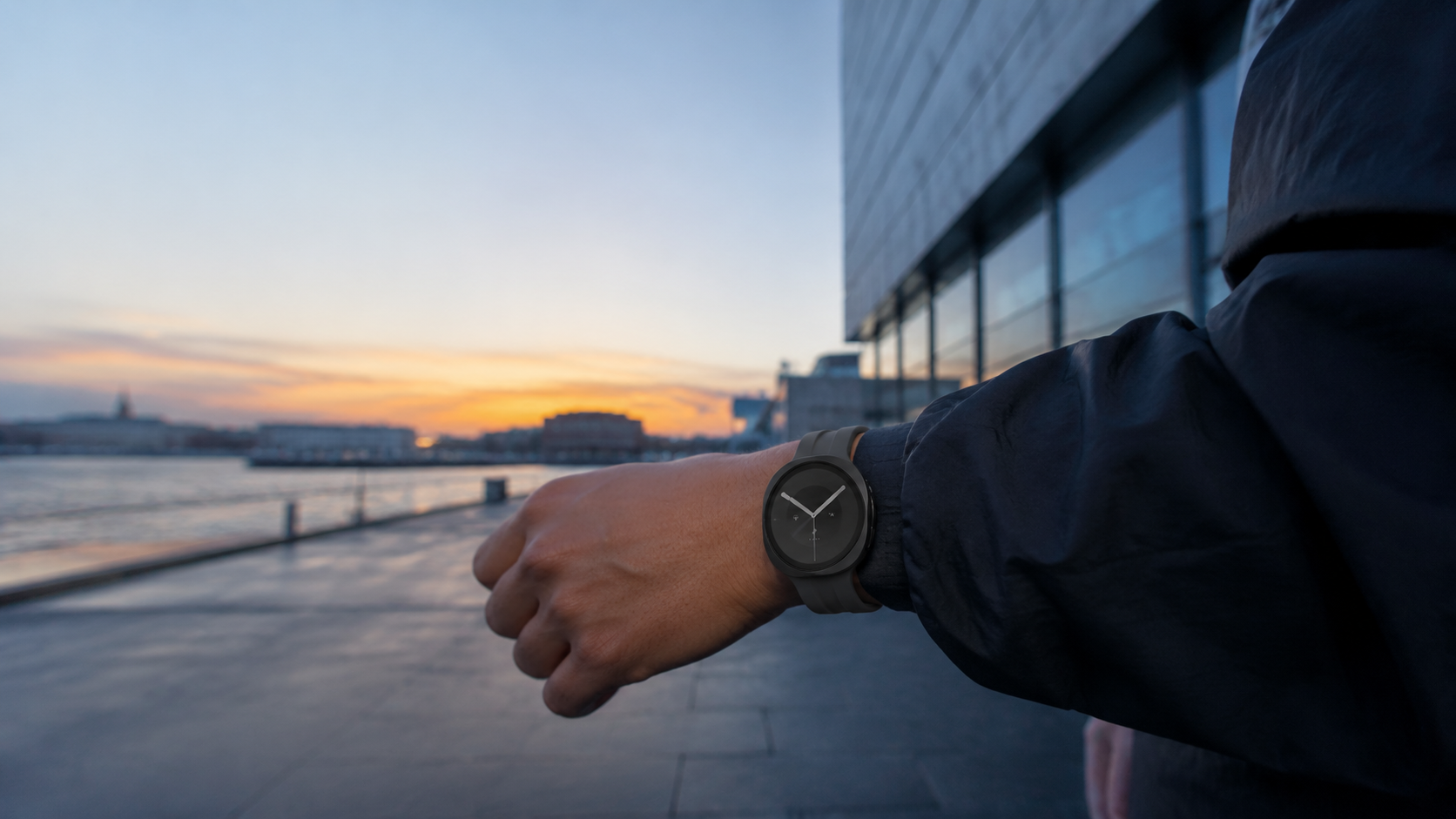 Galaxy Watch 9 Graphite indossato in città poco prima dell’alba