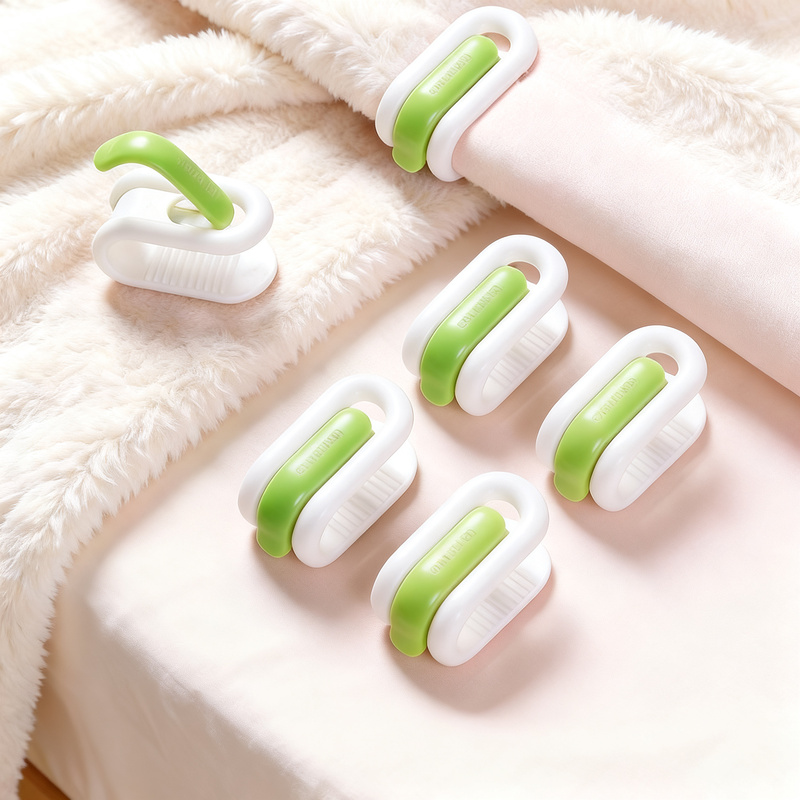 Blanket fastener without needles