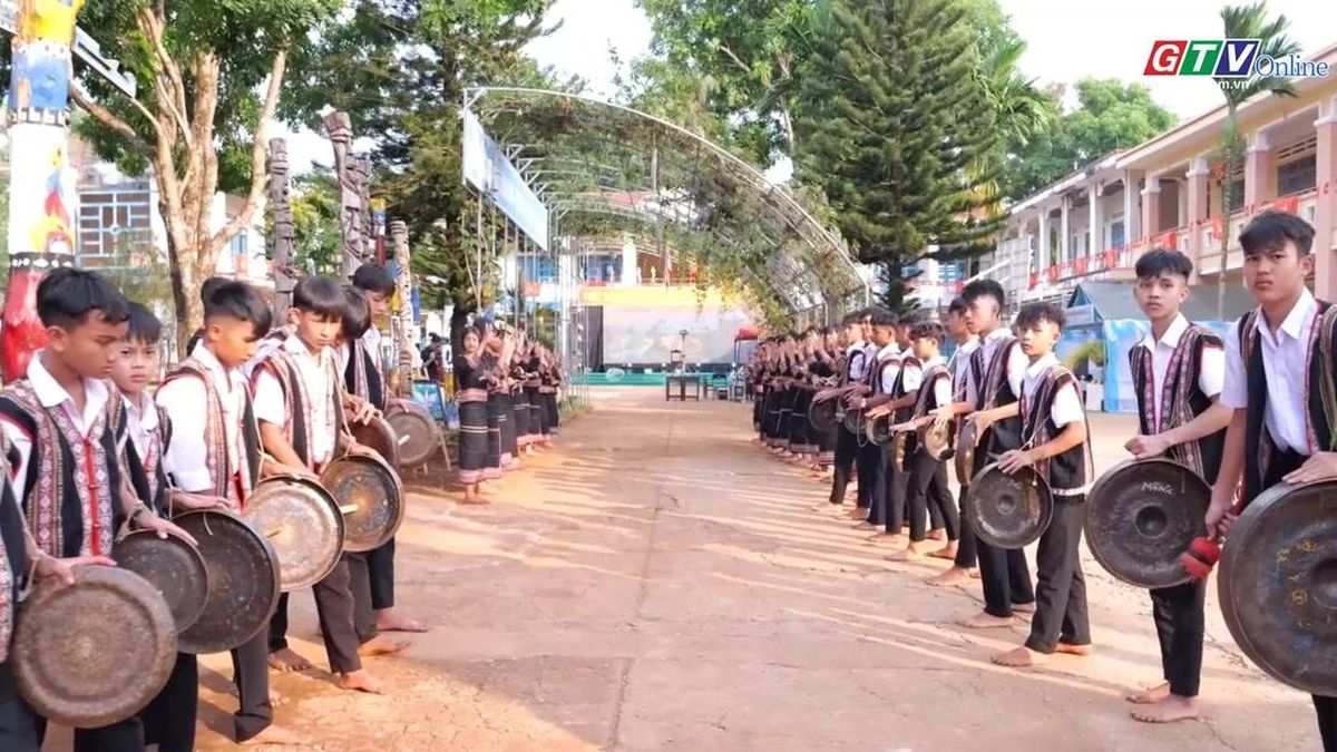 Lớp học không tường: Giữ gìn truyền thống dân tộc từ ngày hội văn hóa - Báo Gia Lai