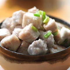 Cho ra bát, ăn nóng rất lạ miệng. Khoai bở thơm, vị bùi bùi ngậy ngậy.  