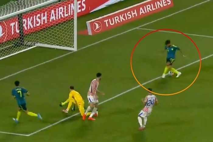 Pha bỏ lỡ khó tin của Luis Suarez - Tạp chí Tri thức