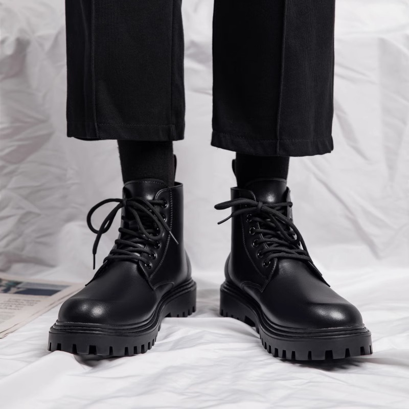 Classic Men's Chelsea Boots in Black