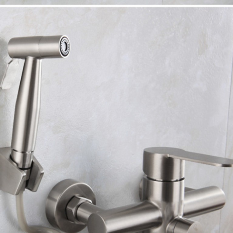 Wall-mounted mixer tap with swivel spout