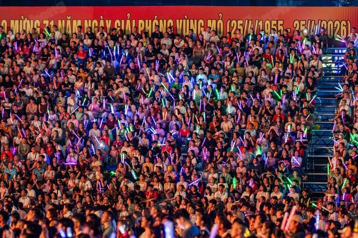 Hơn 50.000 khán giả đến concert Thanh âm kỷ nguyên mới - Báo Tiền Phong