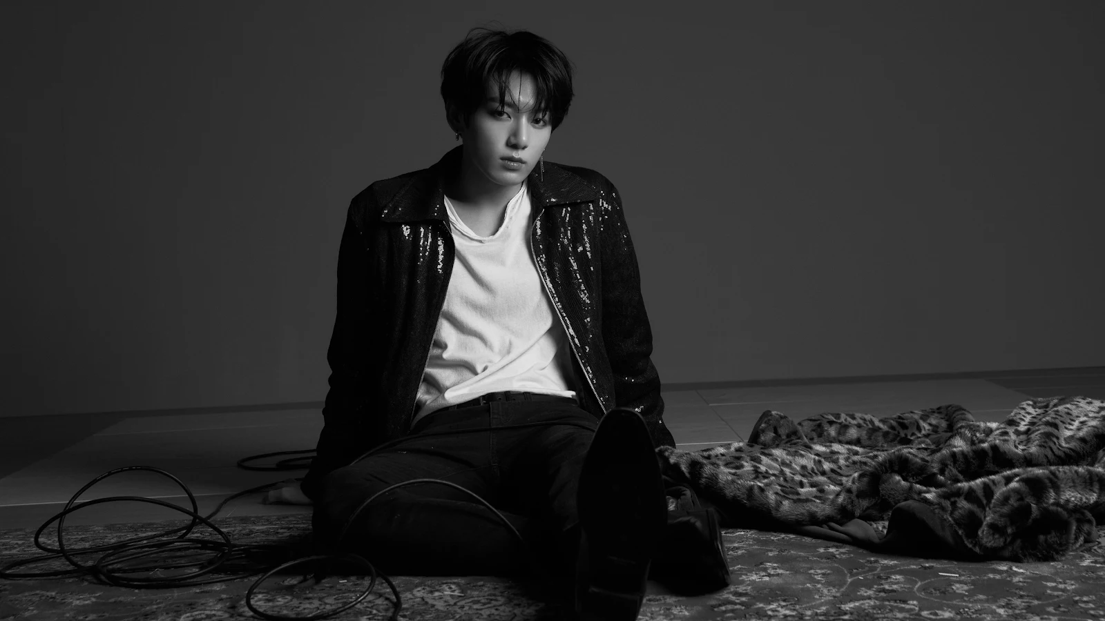 Jungkook, K-pop, Idol, Black, Fashion 4K Desktop Wallpaper